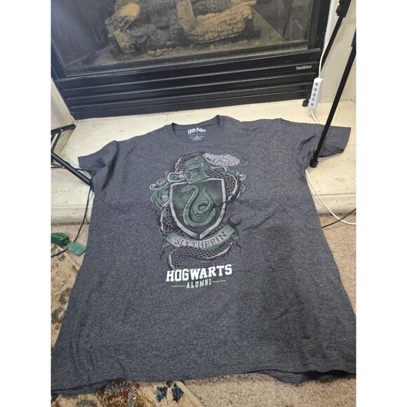Harry Potter Shirt L Hogwarts Alumni Slytherin Short Sleeve Gray Movie Mystical - Picture 1 of 6